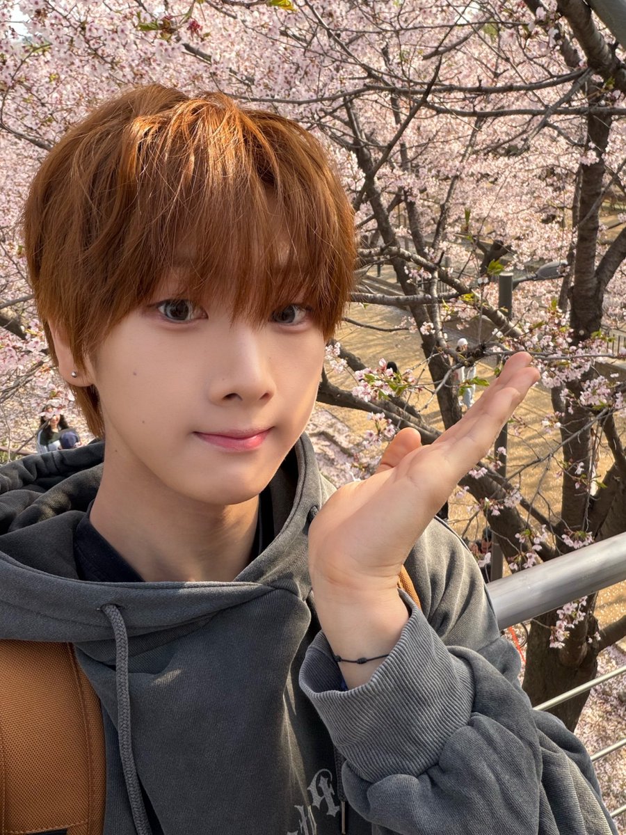 AdapFrfanbase's tweet image. ★ ⋆ 🪨 ⋆ ★

❝C'est le printemps❞

──── ୨୧ ────
#현성 #HYUNSUNG 
#ADAP #에이댑
#ALL_DREAMS_ARE_POSSIBLE