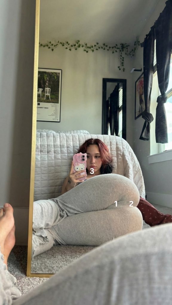 kennlilynn's tweet image. 1,2 or 3? 🤭
nude version in the comments ↓