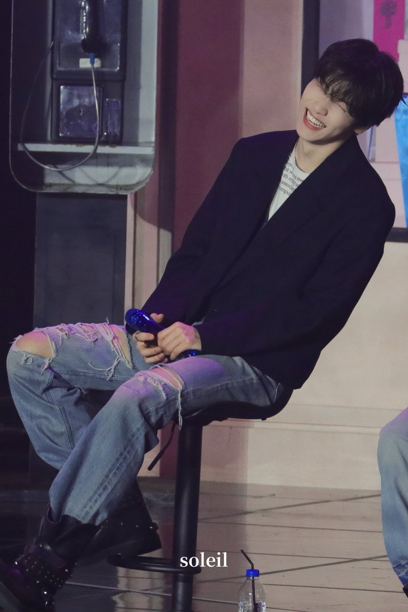 soleilsbn's tweet photo. 260413 쇼케 🩵

#수빈 #soobin #スビン
#투모로우바이투게더　 #TOMORROW_X_TOGETHER #TXT
#7TH_YEAR #가시덤불에_잠시_바람이_멈췄을_때 https://t.co/cPlYwwpBUJ