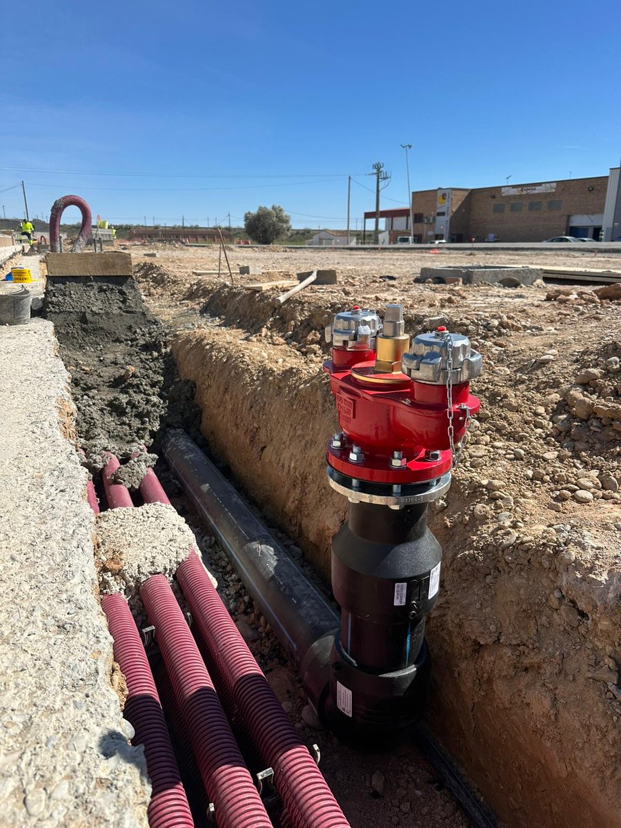 FragaUme's tweet photo. Recientemente nos hemos encargado de la ampliación del #sistemacontraincendios de nuestro cliente #FrutasLaEspesa con cinco nuevos hidrantes en el anillo perimetral, ubicados en su zona nueva de aparcamiento⚠️💦🔥¡Muchas gracias por continuar confiando en nosotros! 🫶#umefraga https://t.co/TvJ0PR5veB