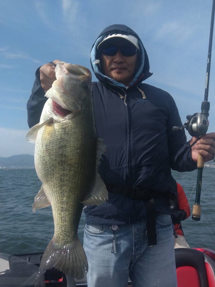 HidebonR's tweet photo. 日曜に琵琶湖に！！
とにかく重い(^^;;
サイズは56をちょっと切れるくらいでした！ https://t.co/NpcbCabnAz