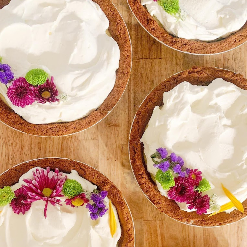 KitchenDance's tweet image. Fresh flavors, beautiful pies, and the perfect presentation to match. Spring pies deserve the perfect bakeware and presentation. Shop our pie collection at kitchendance.com/collections/pi… and bring your sweetest creations to life. 🌸✨

#SpringBaking #PieSeason #PieLovers