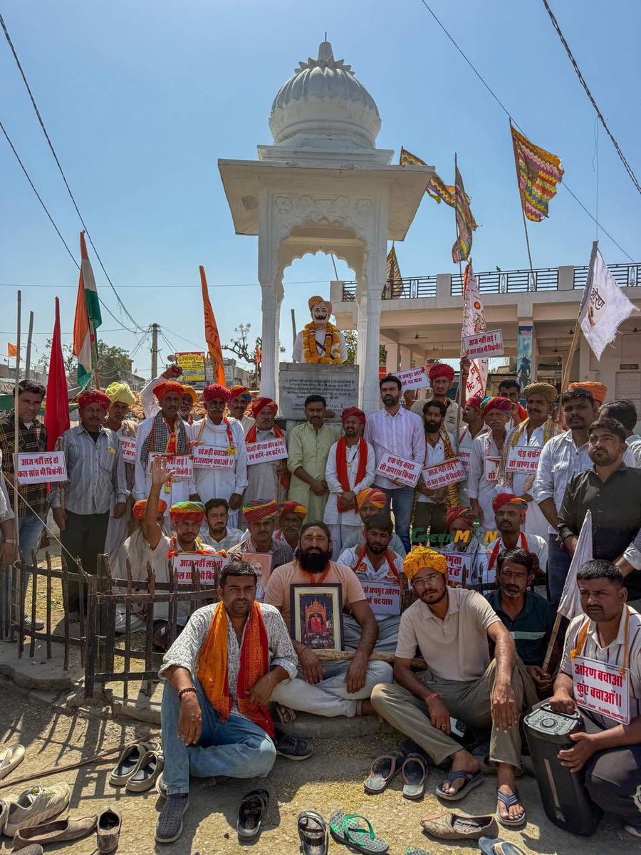 पुरखों ने सिखाई थी यही रहनी-सहनी,
खेती न होती, न कटती है टहनी।"
ओरण हमारी सांस्कृतिक पहचान और आस्था का प्रतीक है। इसे बचाने के लिए एकजुट हों।
📍 जयपुर | 🗓️ 16 अप्रैल
#16_अप्रैल_जयपुर_चलो