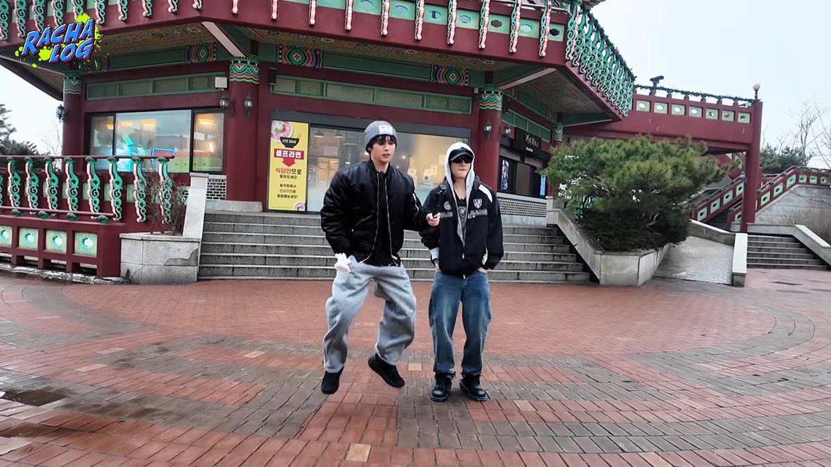 they kept talking about the iconic hyunho date pics ☹️