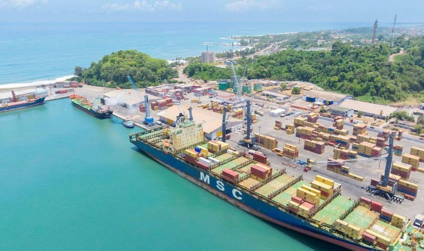 RTI_info's tweet photo. [Economie] 🇨🇮 Avec son terminal industriel polyvalent, le Port de San-Pedro renforce sa compétitivité et confirme son rôle clé dans les échanges régionaux. #rtiinfo

Lire l'article↔️ https://t.co/diuDXj7W7x
✍️@BorisBle https://t.co/HMoxRNYMg1
