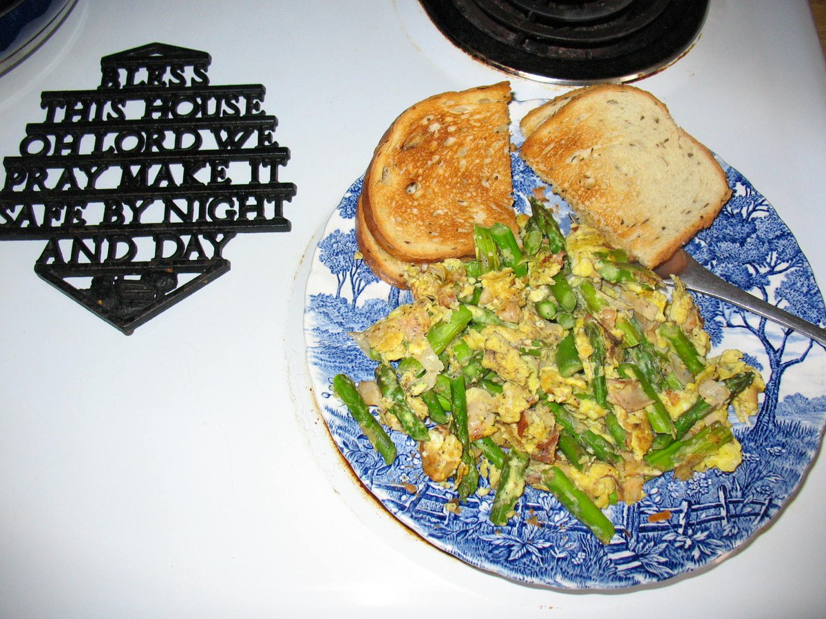 Aunt Lyn tweet media