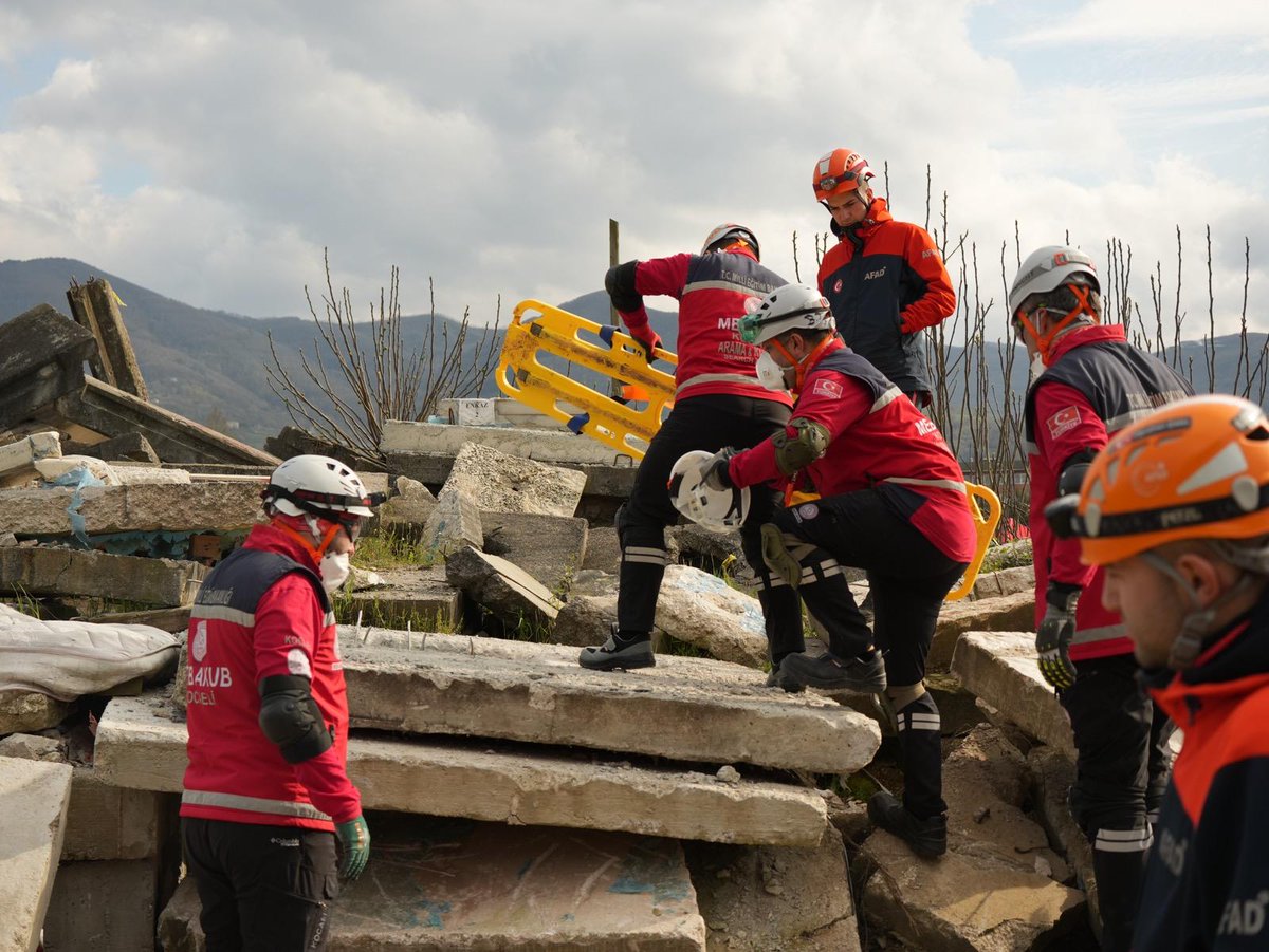 Kocaeli MEB AKUB Ekibi “Hafif Düzey Kentsel Arama ve Kurtarma Akreditasyonu”nu Aldı⬇️

👉🏻kocaeli.meb.gov.tr/www/kocaeli-me…

<a href="/tcmeb/">Millî Eğitim Bakanlığı</a> <a href="/kocaelivaliligi/">TC Kocaeli Valiliği</a> <a href="/mebakub/">MEB AKUB</a> <a href="/mebisgb/">İşyeri Sağlık ve Güvenlik Birimi Daire Başkanlığı</a> <a href="/KocaeliMEMisgb/">Kocaeli MEM İSGB</a> <a href="/emrullahaydin25/">Emrullah Aydın</a>