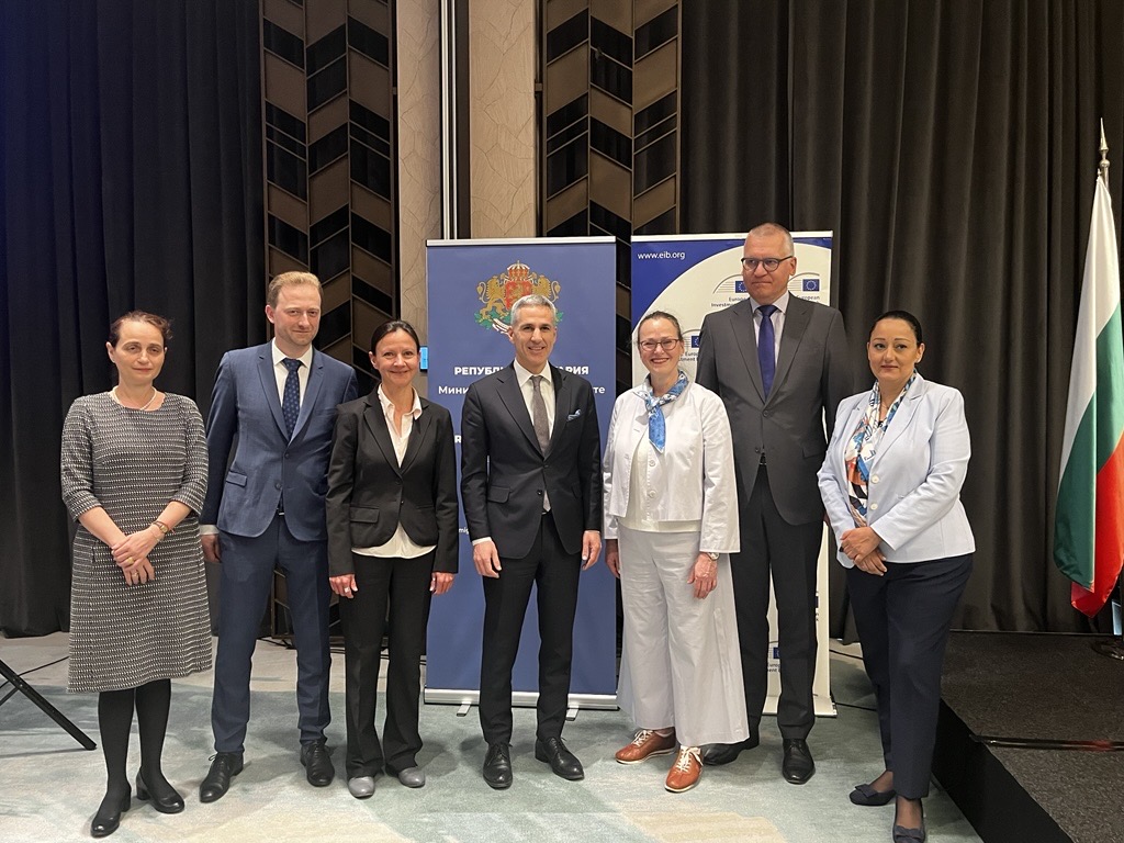 EIF_EU's tweet image. News from Sofia 🇧🇬 €210m financing boost announced under JEREMIE to support Bulgarian high-tech businesses and strengthen Bulgaria’s position as a leading #venturecapital hub in South Eastern Europe. 
🔗 eif.org/press/all/bulg…