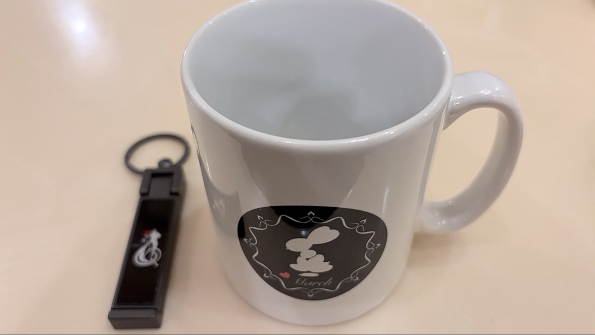 抽選会で当たったマグカップとプライズが届きました🥰
素敵なグッズをありがとうございます☺️
大切に使いまーす🥰