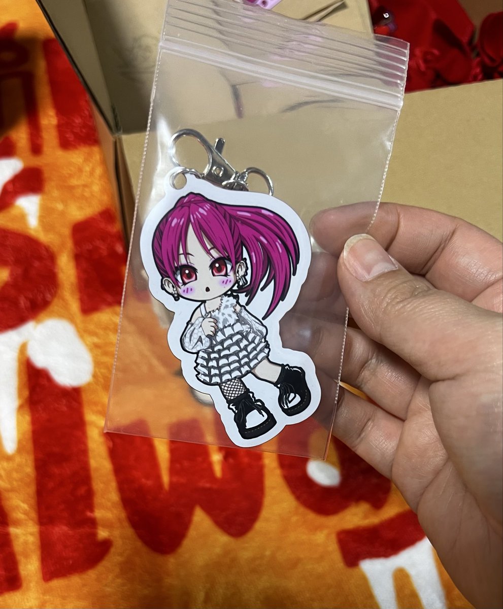 yopi419's tweet image. 無事に受け取りました🙋‍♀️
かわいい〜😍🫶
おまけ1個ありました🤭
こちらも誰か欲しい方がいれば渡して欲しいとのことです🥰
当選された28人の方おめでとうございます😆👏👏👏🎉㊗
武道館で私を見つけてね🤣🫱
当日はリプは埋もれてしまうのでDMでお願いします☺️
会場に着いたらツイートします🫡

#LiSA