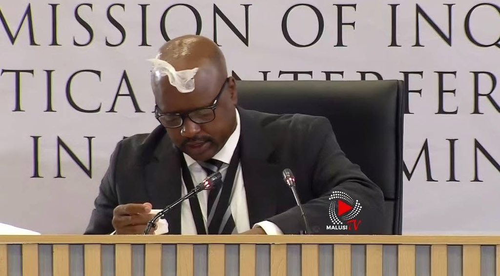 Man’s NOT Barry Roux tweet media