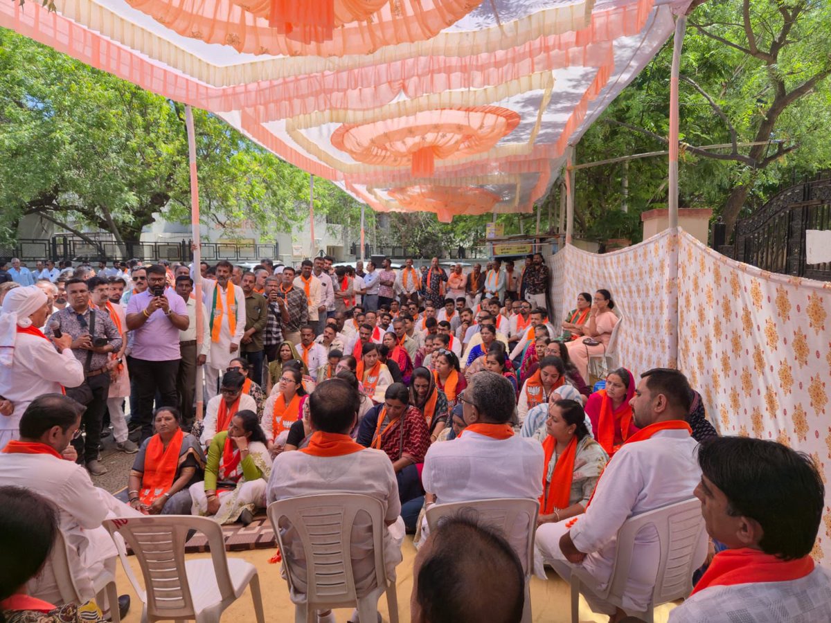 आज कच्छ के भुज में भारत रत्न बाबा साहब भीमराव अम्बेडकर जी की जन्म जयन्ती पर बाबा साहब की प्रतिमा पर माल्यार्पण और पुष्पार्चन के साथ उपस्थित लोगो को संबोधित करने का अवसर मिला
