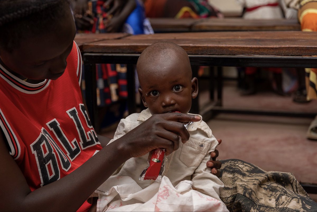 UNICEFKenya's tweet image. Nyamal Pur &amp;amp; her 9-month-old son Diel receive treatment for #malnutrition at the Ammusait Health Facility in Kakuma Refugee Camp.

Thanks to @eu_echo Humanitarian Aid, Diel &amp;amp; hundreds of other children have received #RUTF &amp;amp; are on their way to recovering from severe malnutrition.