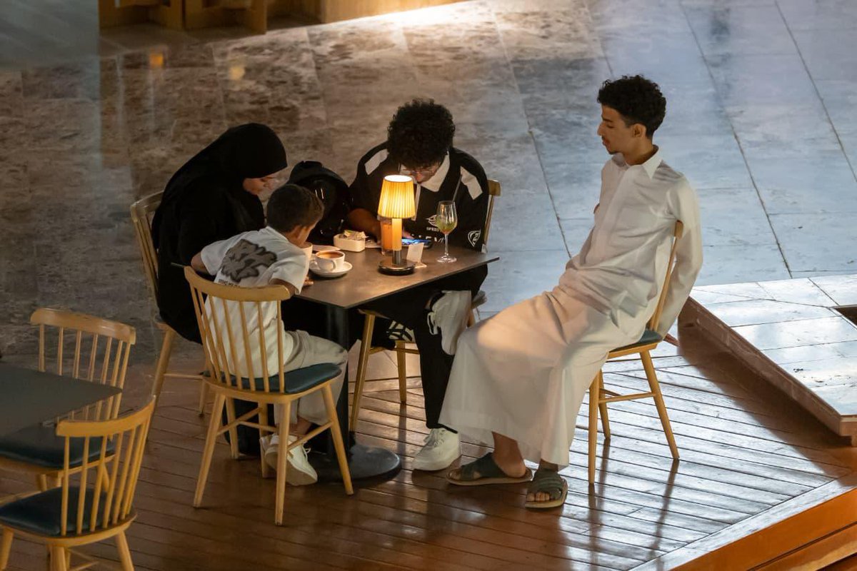 عـيشها tweet media