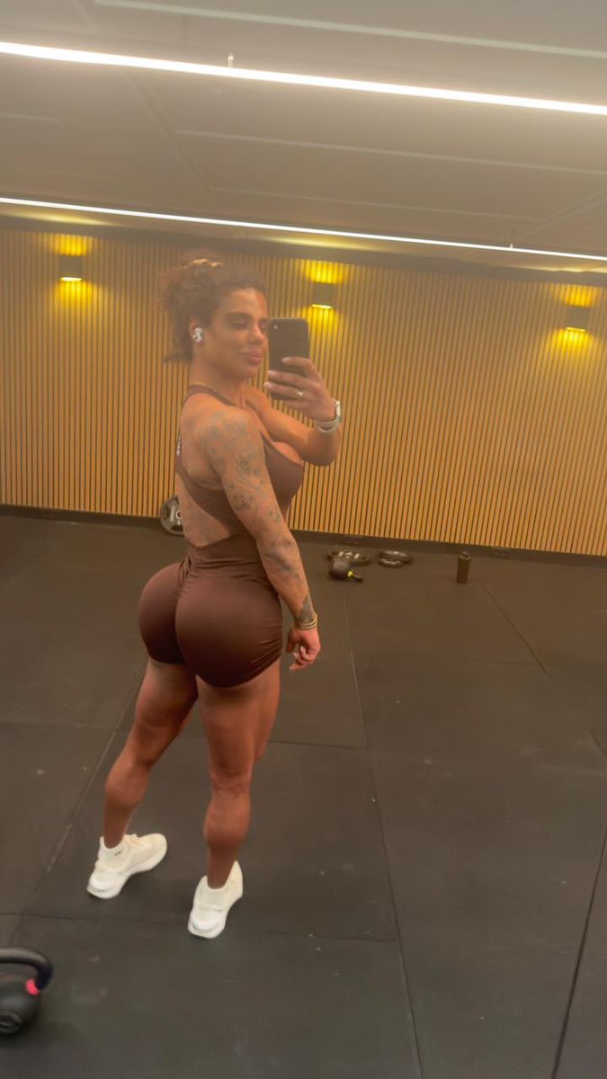 GODDESS LUNA🥥 tweet media