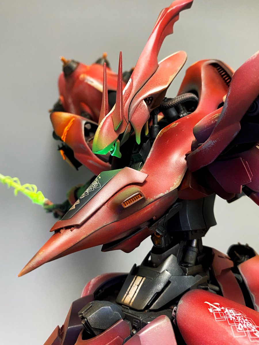 #寄り撮りみどり

UVレジンって厚塗りしたら、ブラックライトあてても固形化にすっげ〜時間かかるのね💦

一日中日光浴したのにまだベトベト＆シワシワになってグチャグチャ🥹