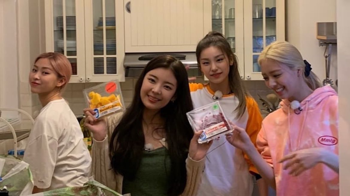 for itzy tweet media