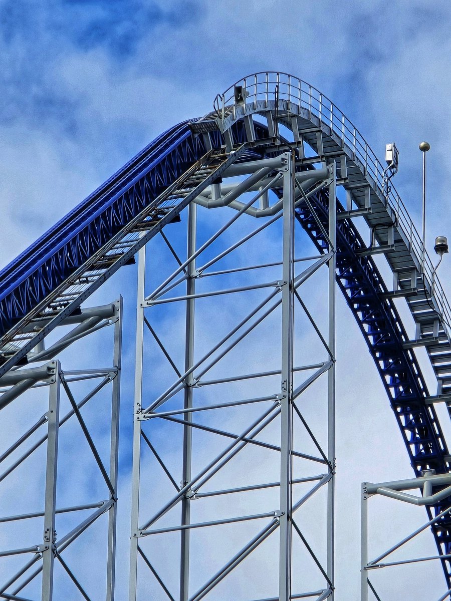 WWoman08's tweet image. Millennium Force @cedarpoint 😎💙🎢📸 #Rollercoaster #cedarpoint #Tuesday #nikon #photographer #ohio #happiness @SixFlags