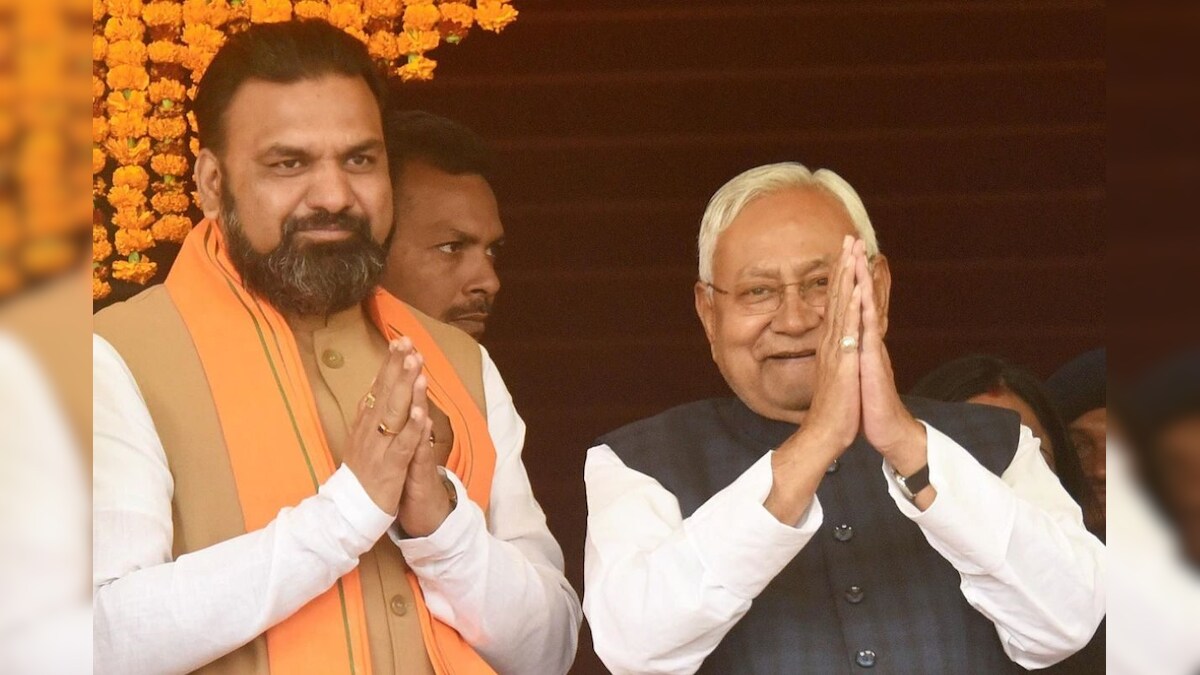 chitralekhamag's tweet photo. CM નીતીશકુમારે રાજ્યપાલને રાજીનામું સુપરત કર્યું
#NitishKumar #Bihar #BiharCM #SamratChaudhary #ChiefMinister #Security #Residence #Prohibit #Police #Politics #Governor #Resignation #Era #Chitralekha
https://t.co/Mpwp2upG3N https://t.co/M9EMk6iQCG