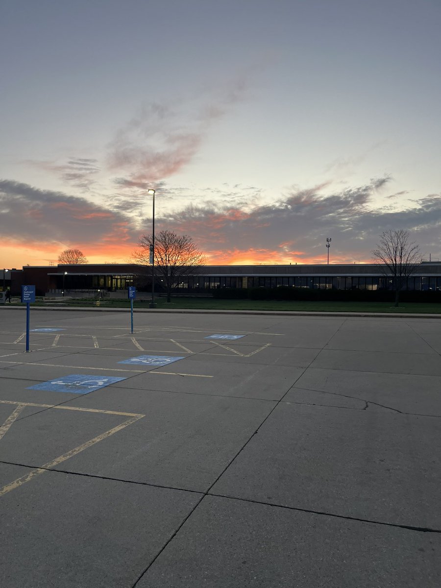 bigmattpaulsen's tweet image. Hello Tuesday!! And also run streak day 991! Today is a double run day. 2 miles this morning and planning another 2 miles after work! Let’s have a great day all!! Always #justkeepmoving #inspire #missbella #thisis61 #brooksrunning