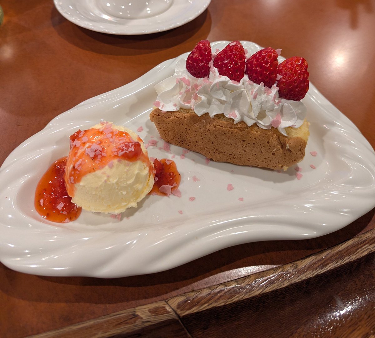 osinn4141's tweet photo. 🐷のお誕生日焼肉会してくれたー！！！
めちゃくちゃおいしかったし、幸せーーー🥰🥰🥰🥰🥰 https://t.co/5II8fYvKtP