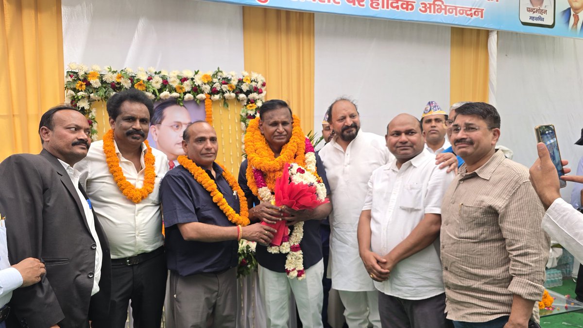 आज संविधान निर्माता बाबा साहेब डॉ. भीमराव अंबेडकर जी की जयंती के पावन अवसर पर पार्लियामेंट स्ट्रीट, दिल्ली में डोमा परिसंघ के पांडाल में डॉ अम्बेडकर जी की प्रतिमा में पुष्पांजलि अर्पित की।

कार्यक्रम स्थल पर उपस्थित साथियों से संवाद कर बाबा साहेब के विचारों को जन-जन तक पहुंचाने