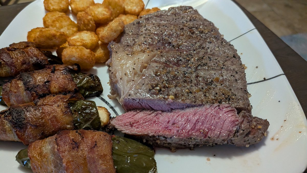 GreenOgreIB's tweet image. When your #steak game is on point, no need to worry about spending money at a restaurant on a substandard meal. #ribeye #homecooked #goodeats #chef
