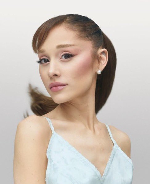 TheGrandeTop10 tweet media