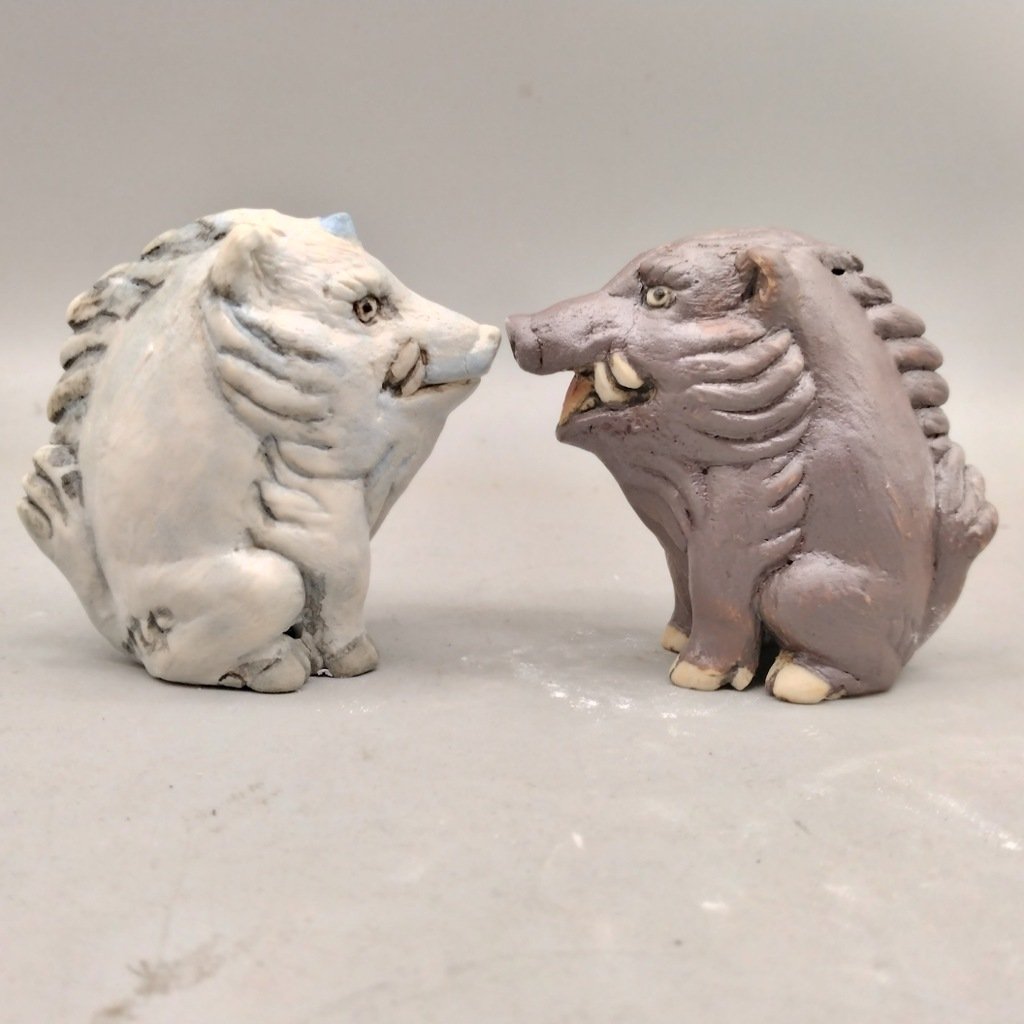 ©200gAs ｼﾘｰｽﾞ『狛イノ唐シシ』　
「久しぶりに窯焚いたな」
「うん、確か5ヶ月ぶり」
#oonoartifact  #ひのもと工作室　#陶彫刻 　#千年先も宝物