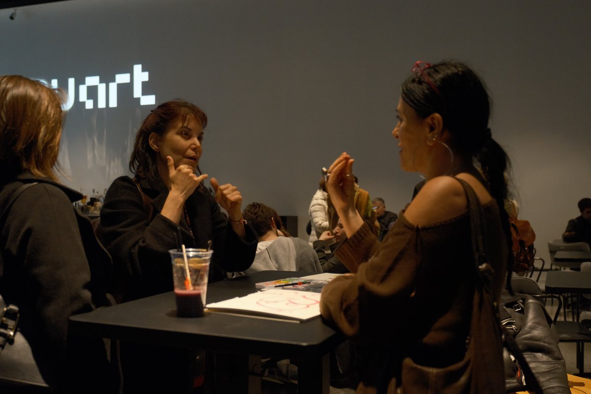 EHS_erisim's tweet photo. 10 Mart’ta Paribu Art’ta, British Council iş birliğiyle çok güzel bir akşam geçirdik, birlikte hatırlayalım.
The In Between filmiyle başladığımız, ardından film ekibiyle sohbet ettiğimiz bu buluşmada; erişilebilir sanat üzerine birlikte düşündük, deneyimlerimizi paylaştık. https://t.co/wrNnnjbhIA