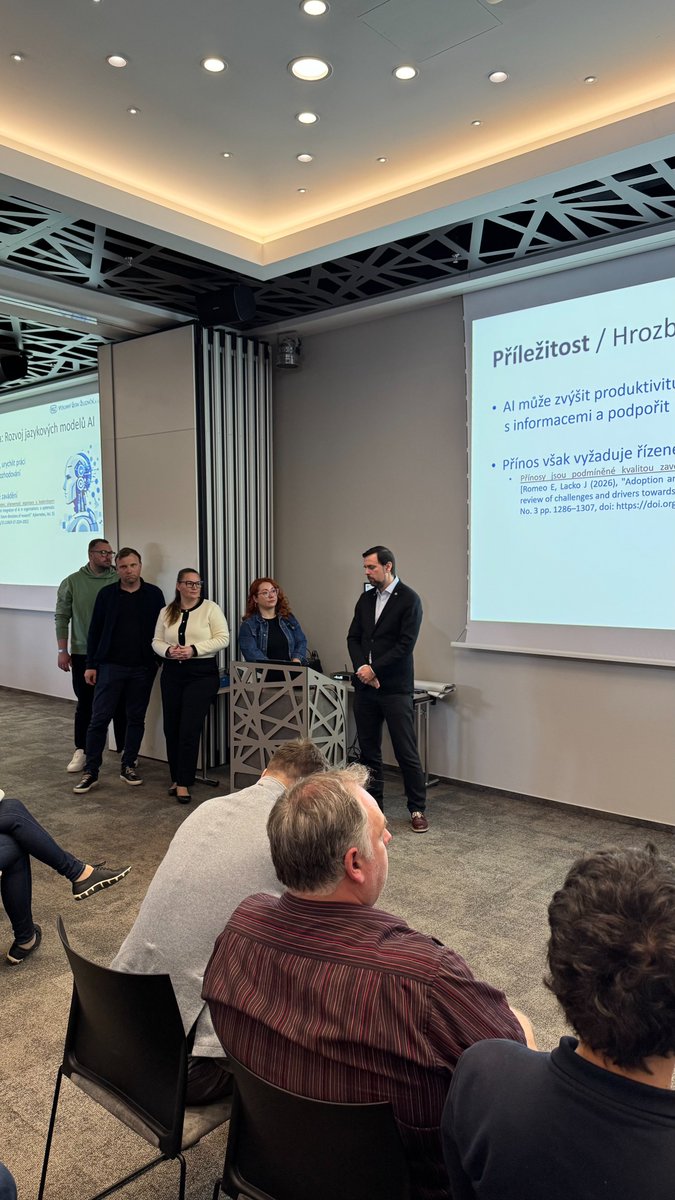 as_vuz's tweet image. Víc hlav, víc ví. Na výjezdní poradě jsme otevřeně řešili budoucnost VUZ po roce 2030 – AI, testování ve Velimi i interní procesy. Nyní zakládáme pracovní skupinu, která posune tato témata posune do praxe. #vuzas #teamwork #companyculture