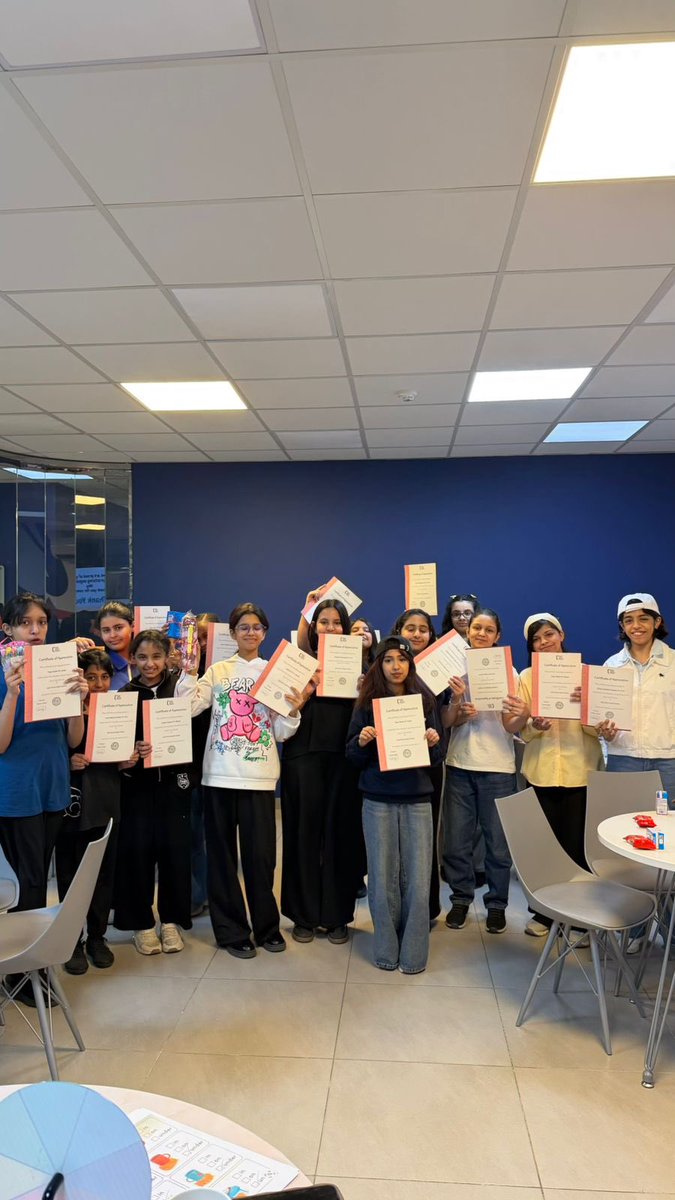 sckingnor's tweet photo. زيارة طالبات الصف السادس الابتدائي  لمعهد  wallstreet تفعيلاً لليوم العالمي للغة الإنجليزية 23April 
بإشراف معلمة اللغة الإنجليزية أ.مزنه زايد https://t.co/PkIsRA3mi5