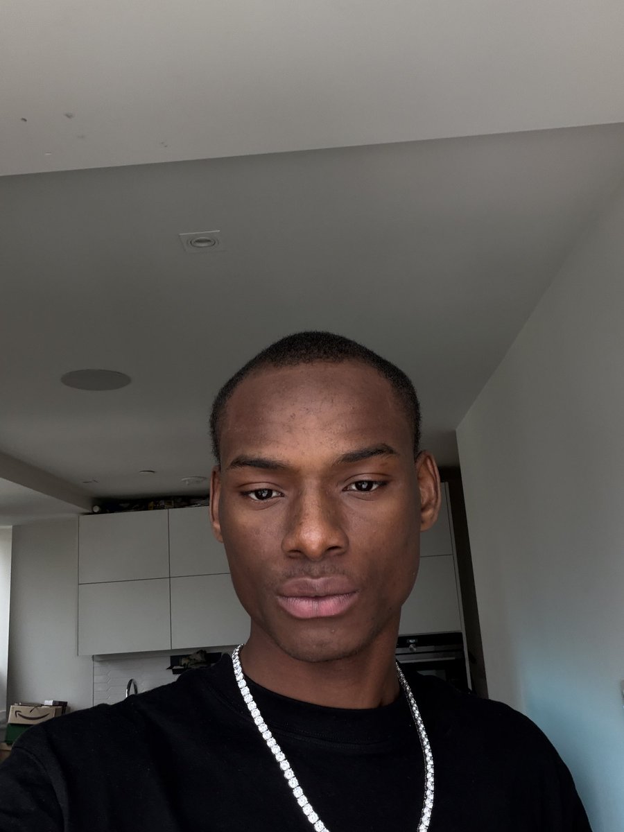AlwellGodwin's tweet photo. Low cut                       Vs                  Afro https://t.co/zXIykXKL95