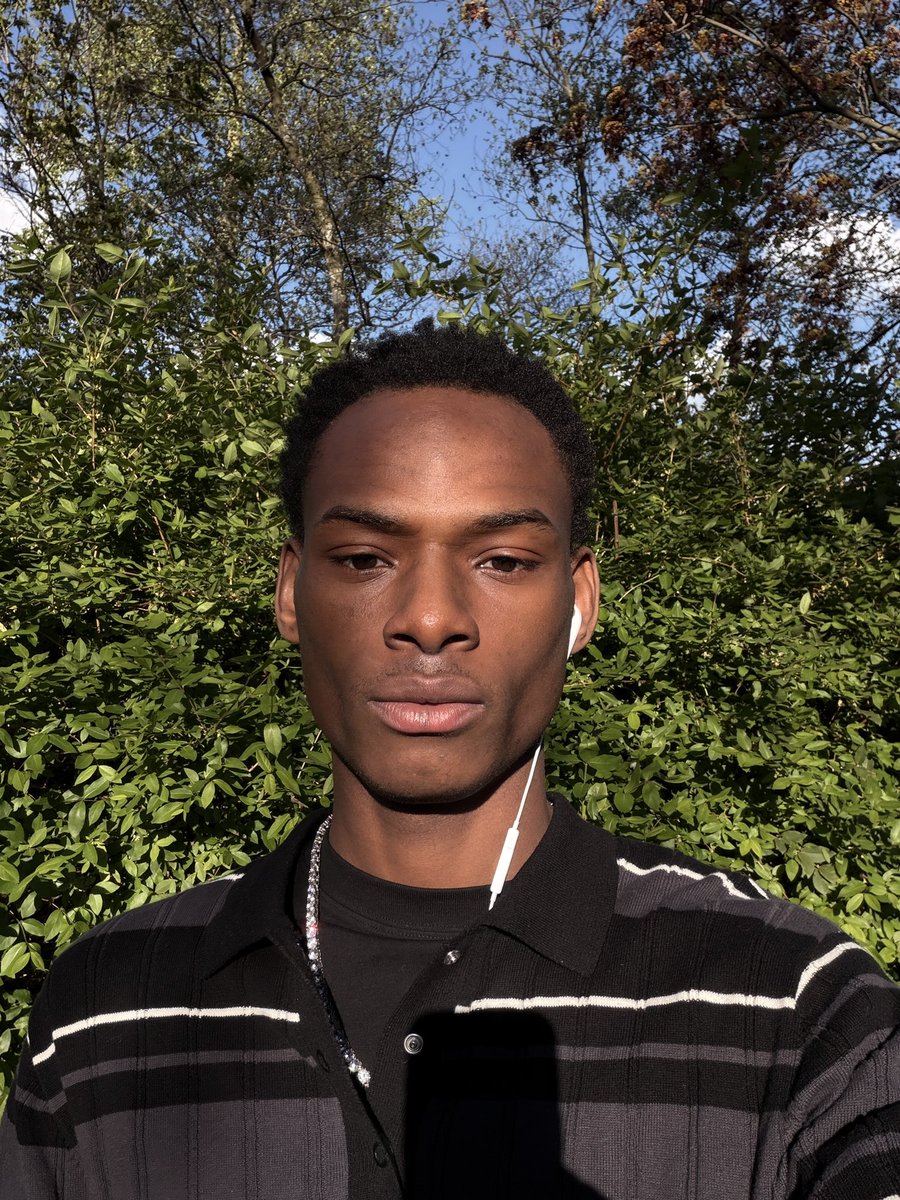 AlwellGodwin's tweet photo. Low cut                       Vs                  Afro https://t.co/zXIykXKL95