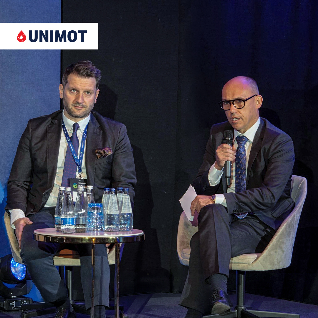 unimot_sa's tweet photo. Podczas panelu otwierającego Kongres Paliwowy 2026 ⛽️ Robert Brzozowski, wiceprezes UNIMOT, podkreślił: „Bezpieczeństwo energetyczne to nie stan, a proces. Wydarzenia z Cieśniny Ormuz pokazują, że nawet dobrze działający system pozostaje wrażliwy” https://t.co/HdB8tTsa4S