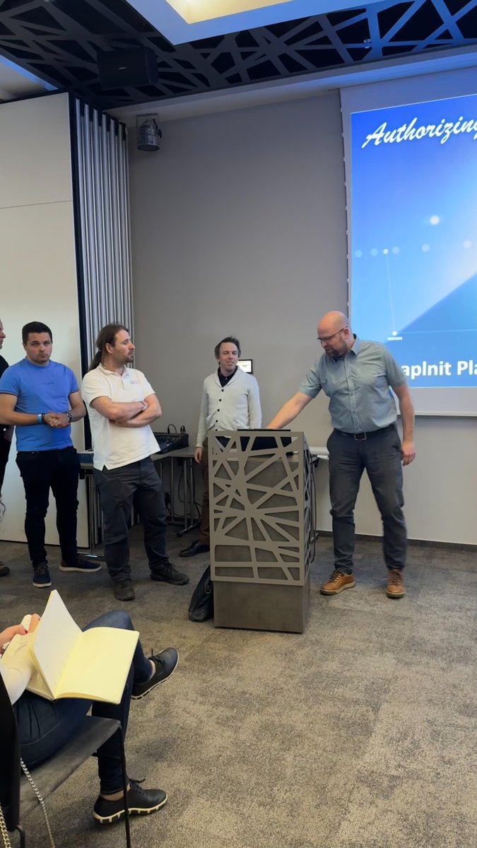 as_vuz's tweet image. Two heads are better than one. At our off-site meeting, we openly discussed VUZ’s future beyond 2030—including AI, testing in ZC Velim, and internal processes. We are now establishing a working group to put these ideas into practice. #vuzas #teamwork #companyculture