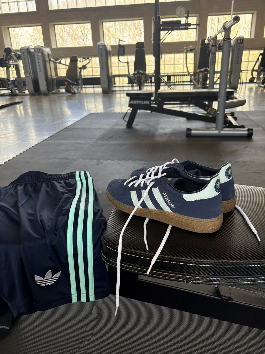 ThomasWalter71's tweet photo. Die überflüssigen Pfunde aus der Osterzeit müssen runter! Das schuleigene Gym ist wirklich empfehlenswert. #gymegm #evangelischesgymnasiummeinerzhagen #meinerzhagen 

https://t.co/edK5gQ0yGV

https://t.co/cfiWF4HiOg https://t.co/XxwLuFyOTI