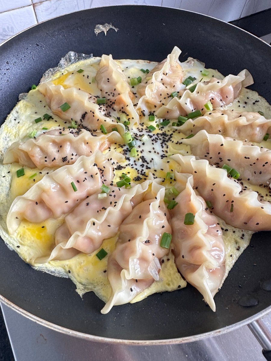 xuatonluis77's tweet photo. "Sizzle u0026 crunch!  Grilled pork dumplings + crispy shallots—street food joy in every bite. Grab yours now! #StreetFoodLovers" https://t.co/rmF0xTBn1h