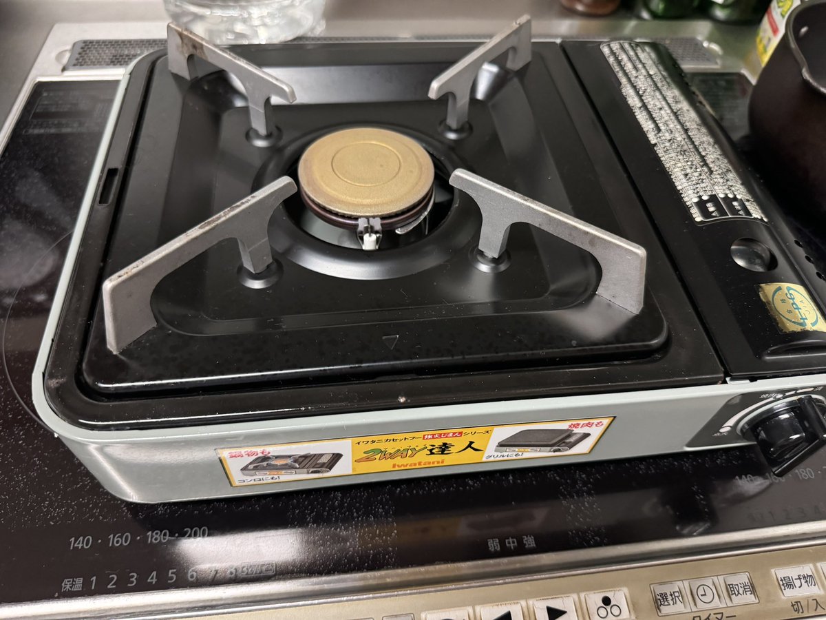 昔のコンロなんですけどあげます DIYに挑戦。 古い電気コンロからIHに付け替え。 だいぶいい感じになり