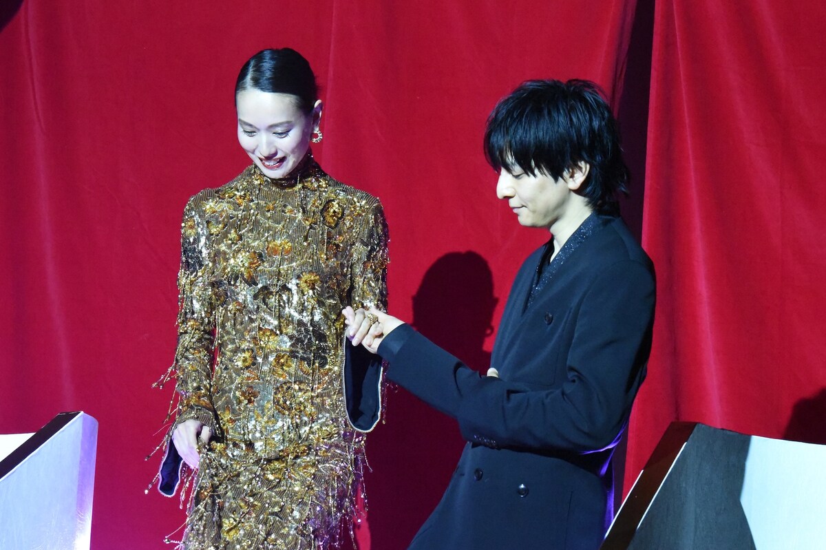 eiga_natalie's tweet image. 「地獄に堕ちるわよ」戸田恵梨香、最後まで試行錯誤して細木数子を体現

🔻配信記念PARTYレポート（写真21枚）
natalie.mu/eiga/news/6683…

＼フォー！／
レイザーラモンHG
本人役での出演は逆オファーだった

#地獄に堕ちるわよ #Netflix