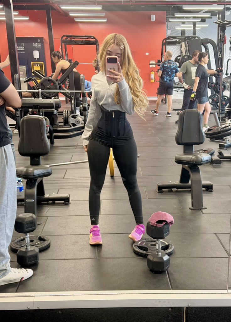 Sarah Sophi tweet media