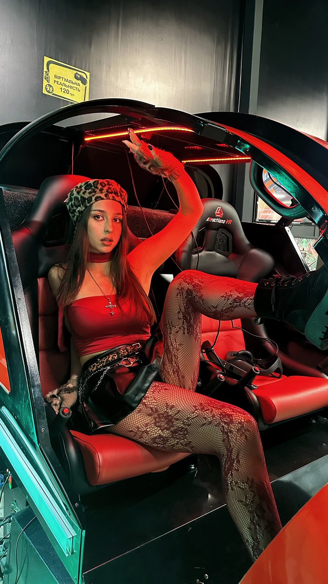 ліпстік шато tweet media