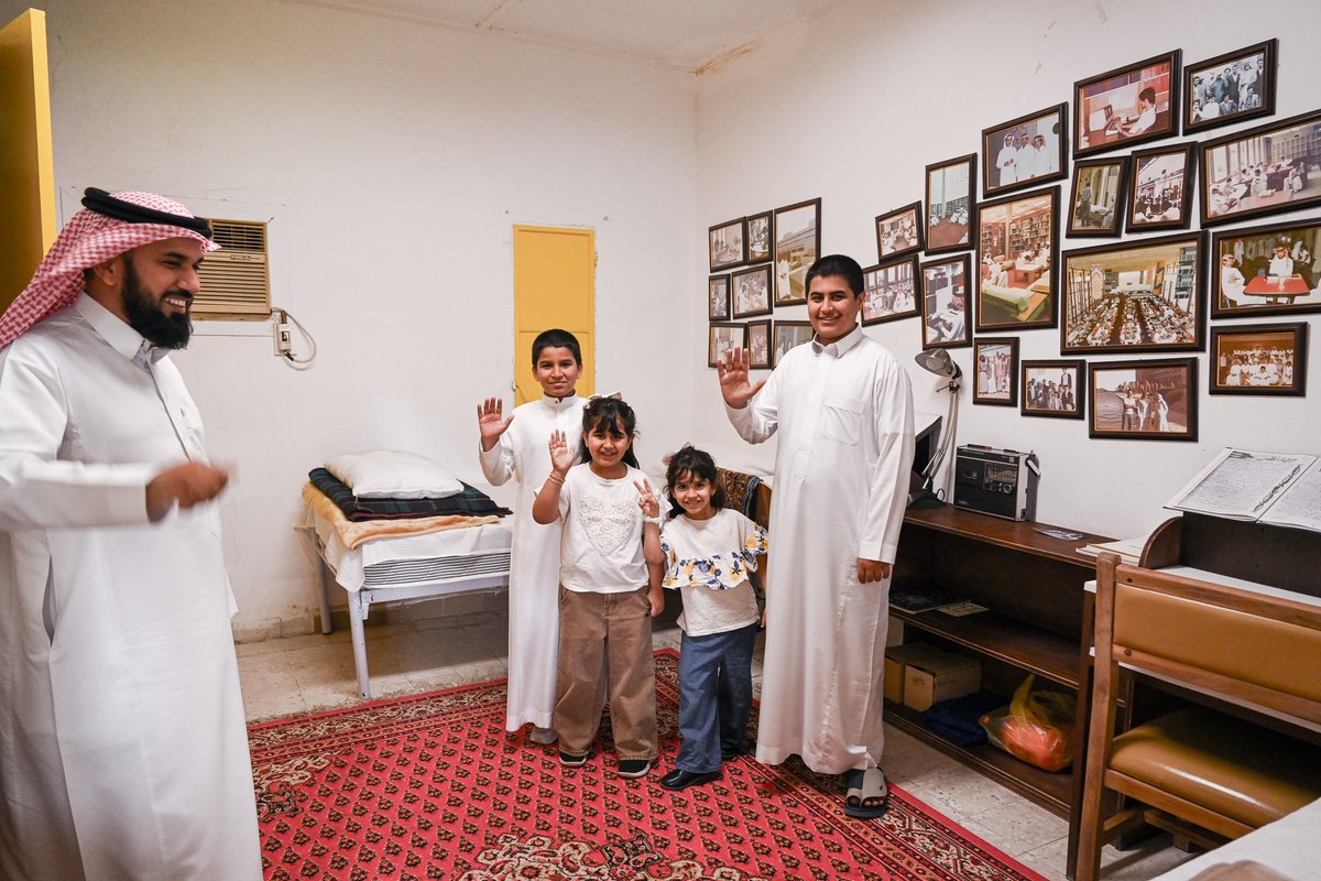 KFUPM's tweet image. زيارة غمرتها الذكريات 🎓✨

استقبلت #جامعة_الملك_فهد_للبترول_والمعادن مجموعة من خريجيها في أجواء أعادت لهم حنين الماضي وأجمل محطات مسيرتهم الجامعية.

#KFUPM