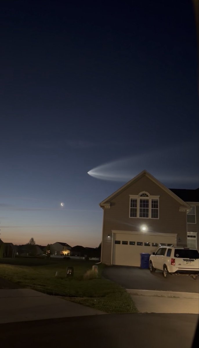 Ted_Bedderhead's tweet photo. @SpaceX @elonmusk Falcon 9 over my house 🫡 🇺🇸 https://t.co/crWuTZ6BIQ