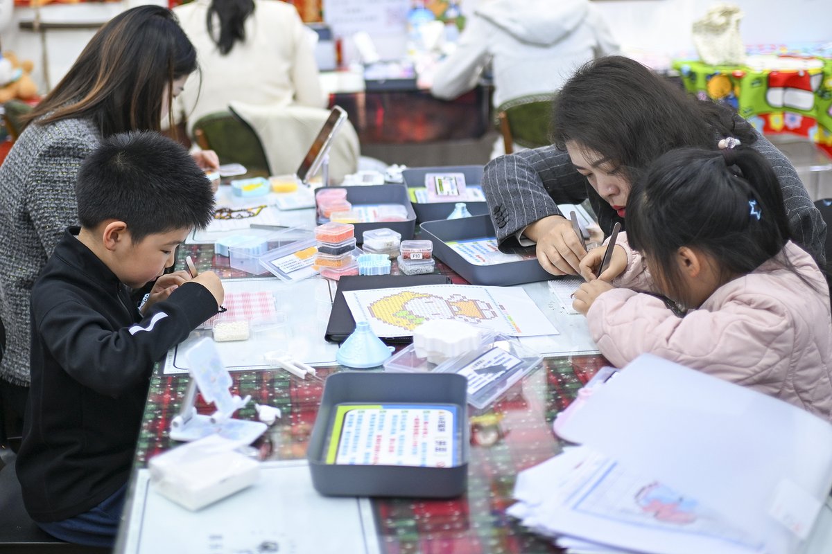 ChinaDaily's tweet image. Tiny colorful beads, big creative fun! 🎨 Fuse beads are taking over as #GenZ's favorite #DIY trend. Pixel style charms, cute decorations, pure stress relief. Low cost, high joy, perfect to share. Have you tried bead art yet? 😄 #拼豆 #FunChina #ChinaBound

Visit China Bound for