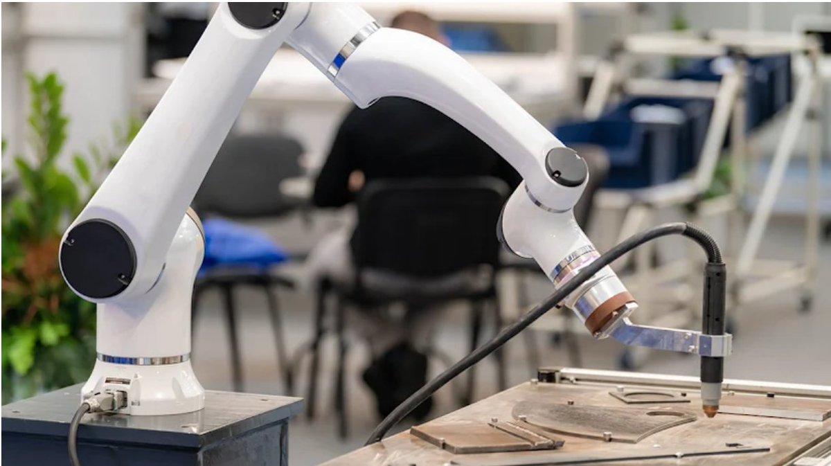 ITWebAfrica's tweet image. Raedbots, a robotics firm specialising in the local design and manufacturing of industrial robots, has launched in Egypt to meet rising regional demand for automation. #Robots #Automation

itweb.africa/article/raedbo…