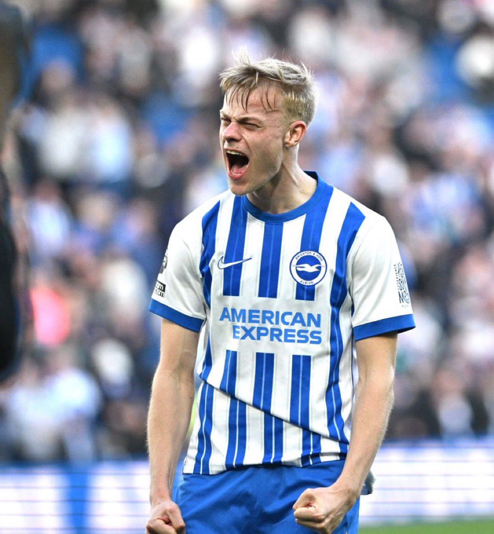 TheSpursWatch's tweet image. 🚨Jan Paul Van Hecke dreams of playing for a top club in England despite Brighton’s multiple contract renewal attempts. 

Several clubs have shown interest in recent months with #Tottenham, Chelsea, and Newcastle mentioned. It seems a matter of time before a concrete move from a