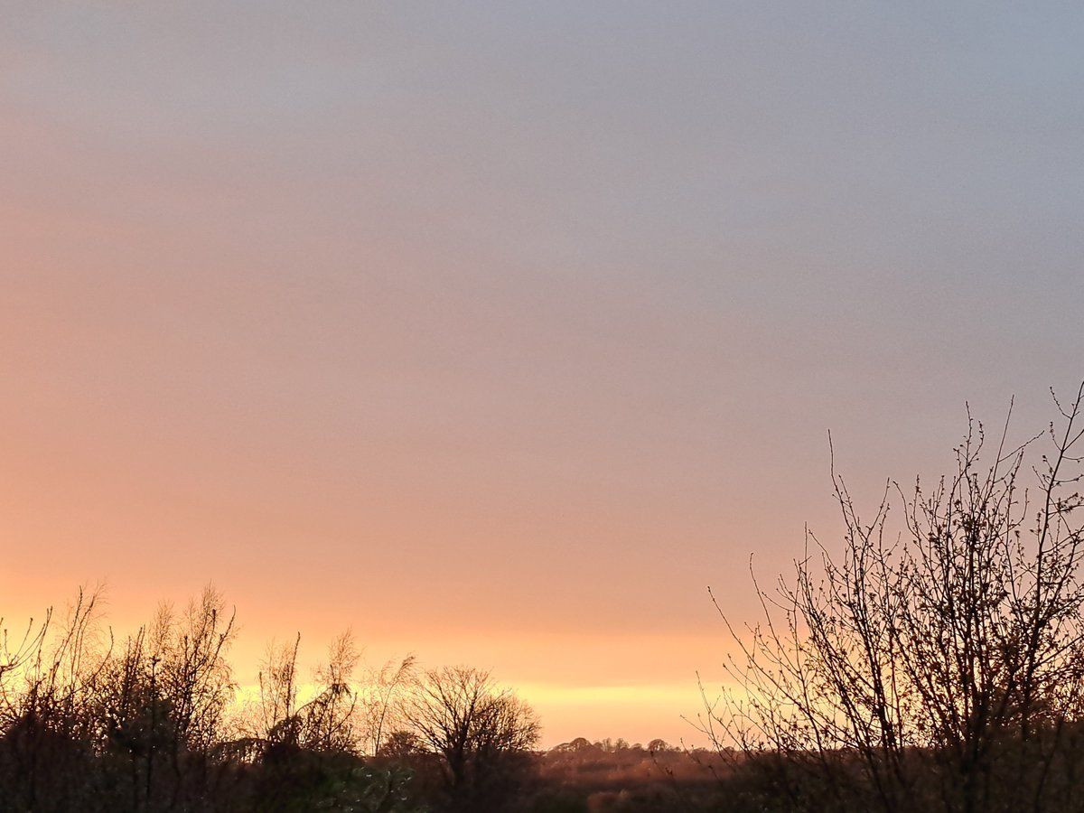 V_35_bw_'s tweet image. Afterglow, April 2026
#afterwards #rain #sky #glow