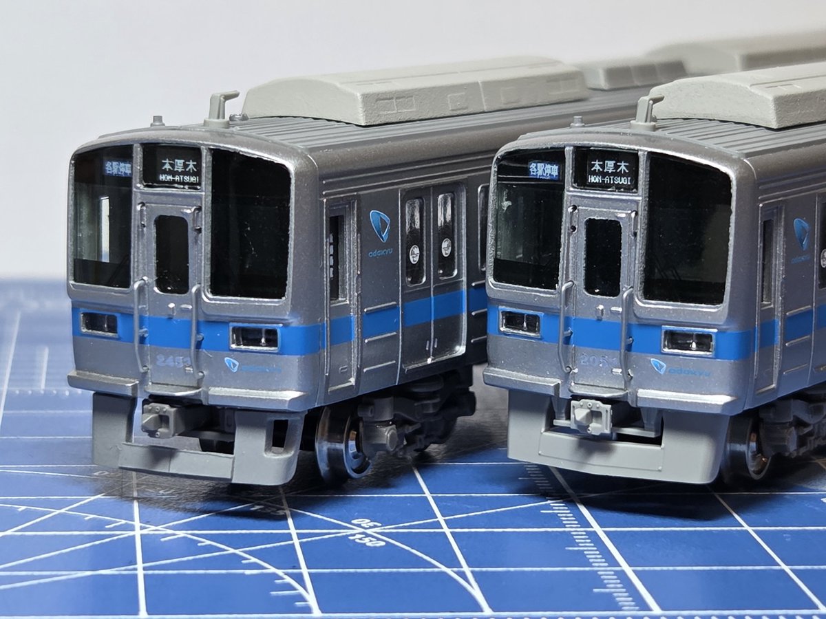 Toyo_S_Line's tweet photo. 小田急2000型塗装済みキットのスカートを交換しました。従来は1000形未更新車(完成品)の物を改造して取り付けていましたが、この度更新車の物に交換しました。実車に良く似ているのではないでしょうか？？ https://t.co/ETwF8PvG8t