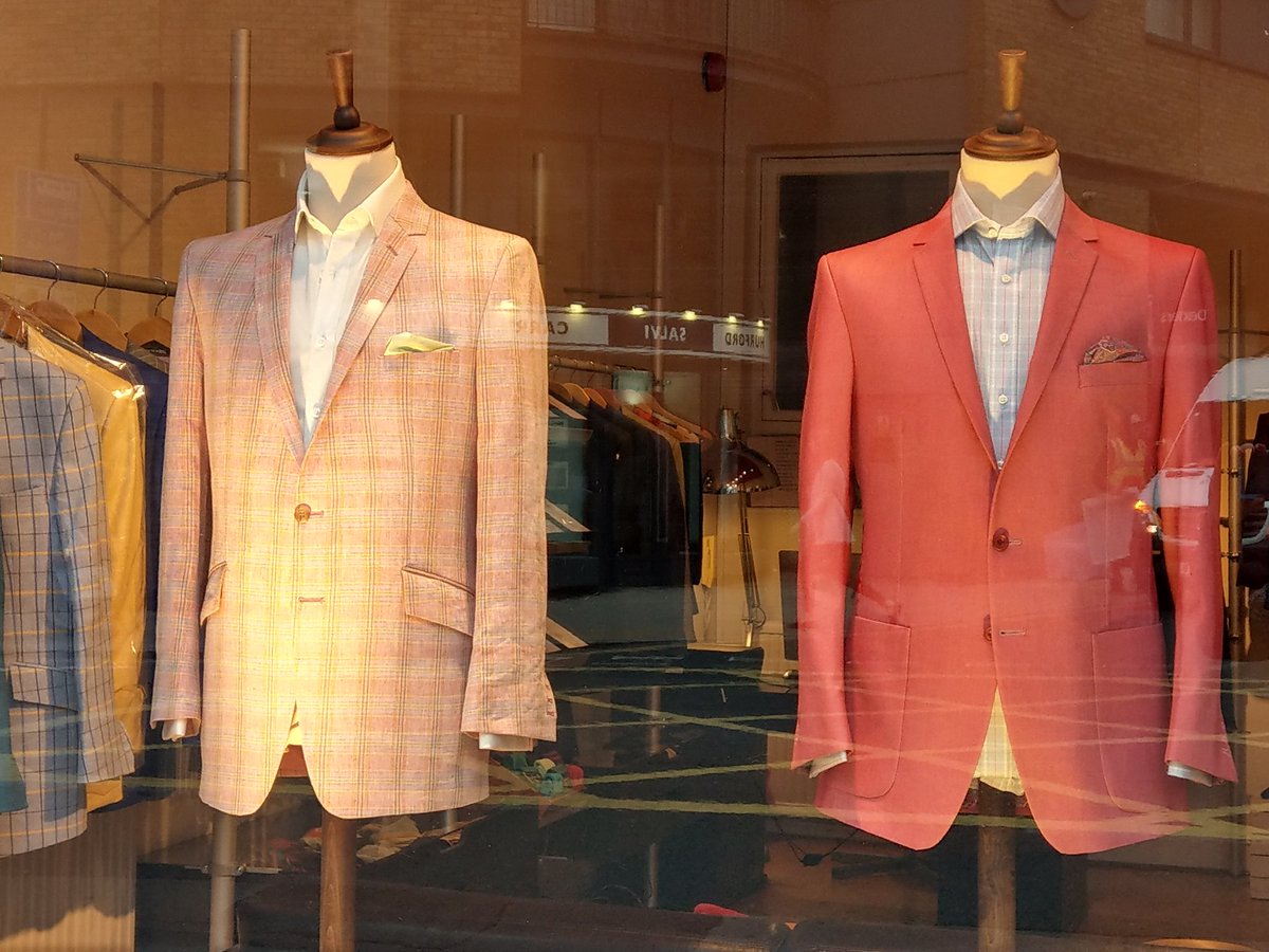 Shalltailors's tweet image. Summer jackets in cotton and linen.

Patterned or plain you can select something fun and fabulous!!

Order now to be Summer ready! 😎

#Bespoke #menswear #womenswear #inspiration #AllUKmade
